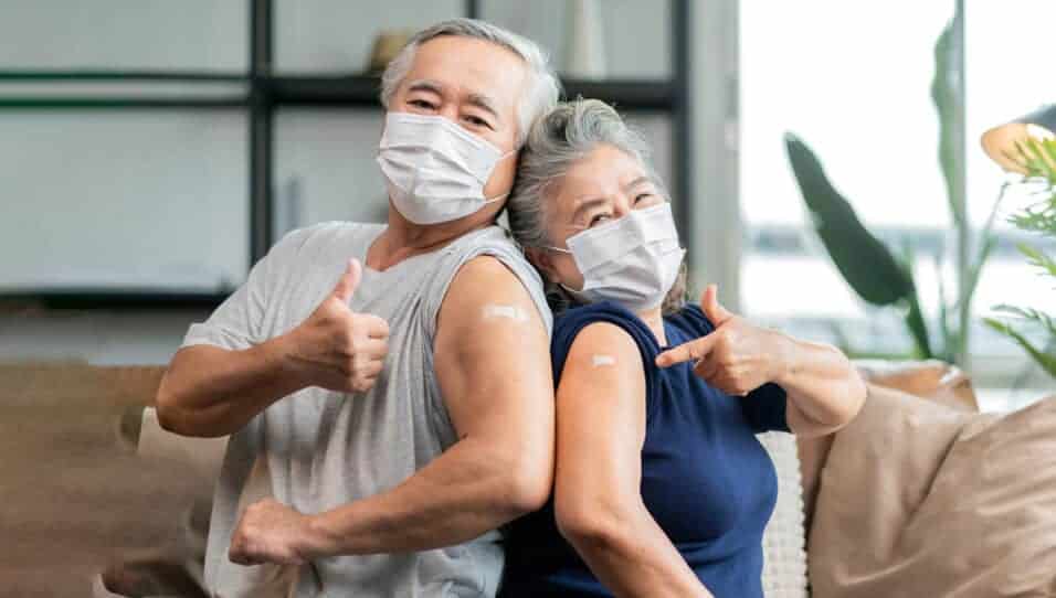 Lợi ích không ngờ của vắc-xin phòng Cúm đối với người cao tuổi